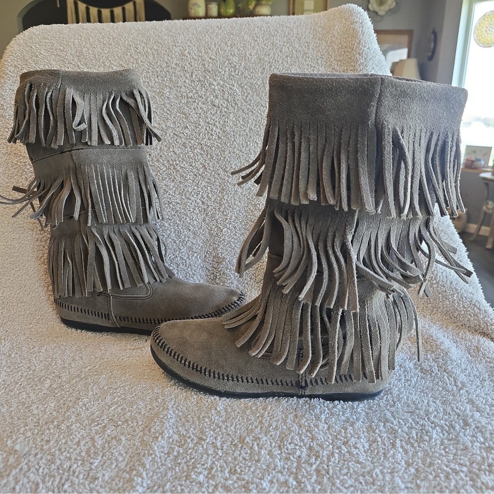 Minnetonka 3-layer Fringe Boots Mid-calf Gray Sz 7 Cascading Fringe Moccasins
